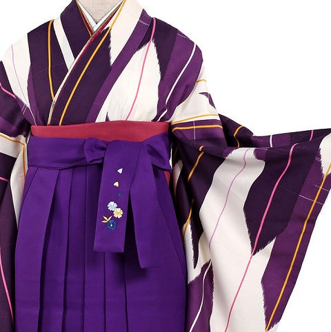 着物のプロがコーディネートする卒業式袴レンタルフルセットで、ワイドサイズ、そして3万円以下！のおすすめを独断でネットレンタルから2つ選んでみました。